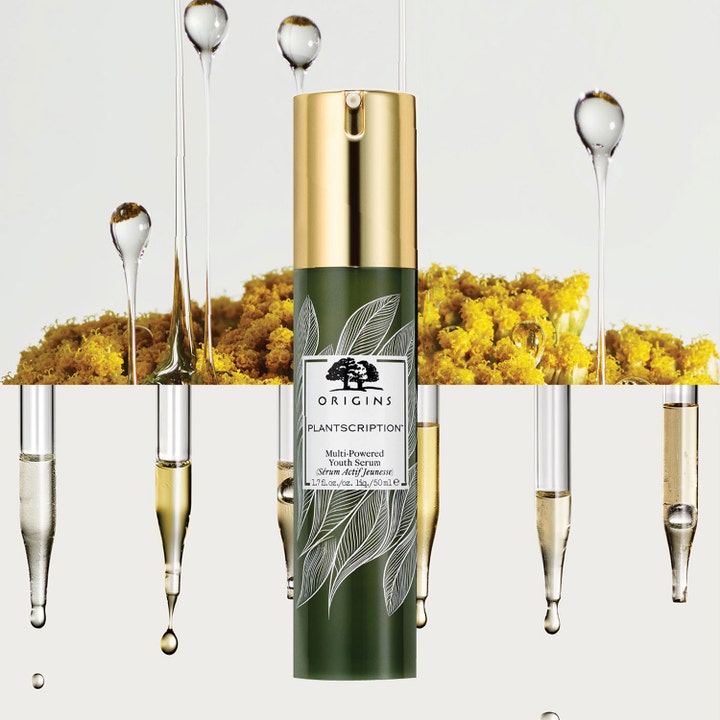 Origins Plantscription Youth Serum 50 ml föryngrande serum i grön flaska med guldpump, gula blommor och vätskedroppar