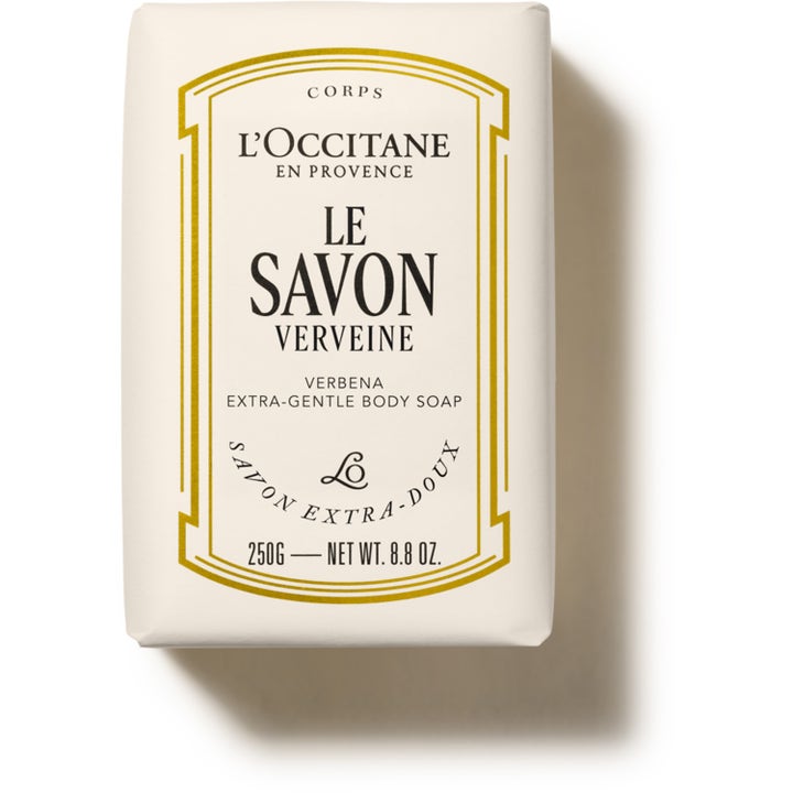 L'Occitane Le Savon Verveine 250g extra skonsam fast tvål i en krämvit pappersförpackning med eleganta gulddetaljer.