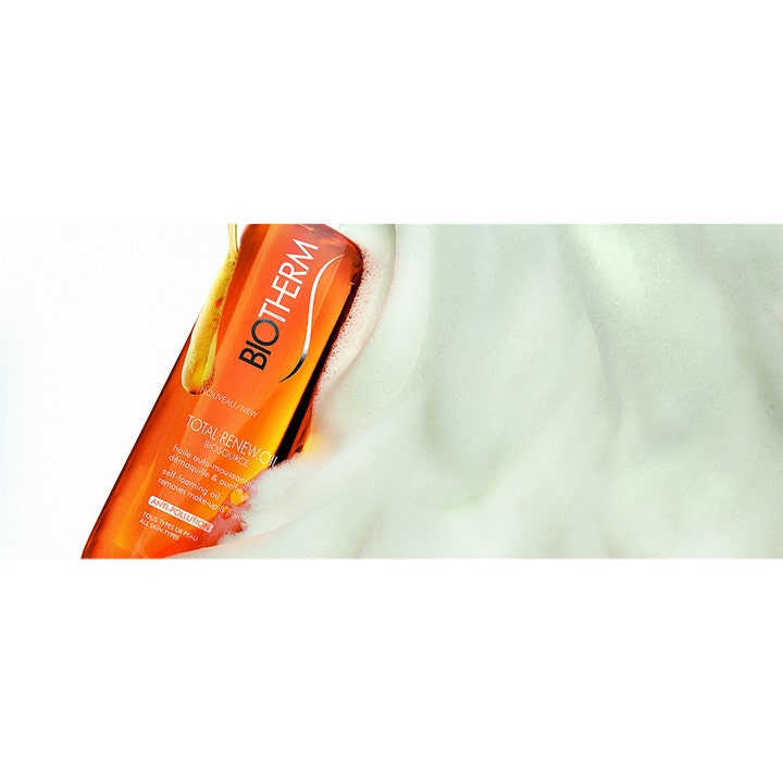 Biotherm Biosource Total Renew Oil 200 ml rengöringsolja ansikte som skapar ett vitt lödder mot föroreningar