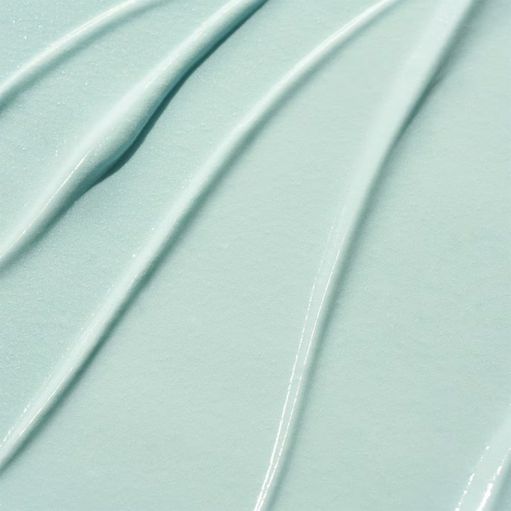 Dr.Jart+ Pore-remedy Smoothing Primer 30 ml porminskning ansiktsprimer med en utstruken ljusgrön krämig textur.
