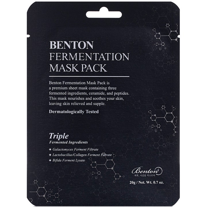 Benton Fermentation Mask Pack 20g anti age ansiktsmask med galactomyces i en svart sachet med hexagonmönster