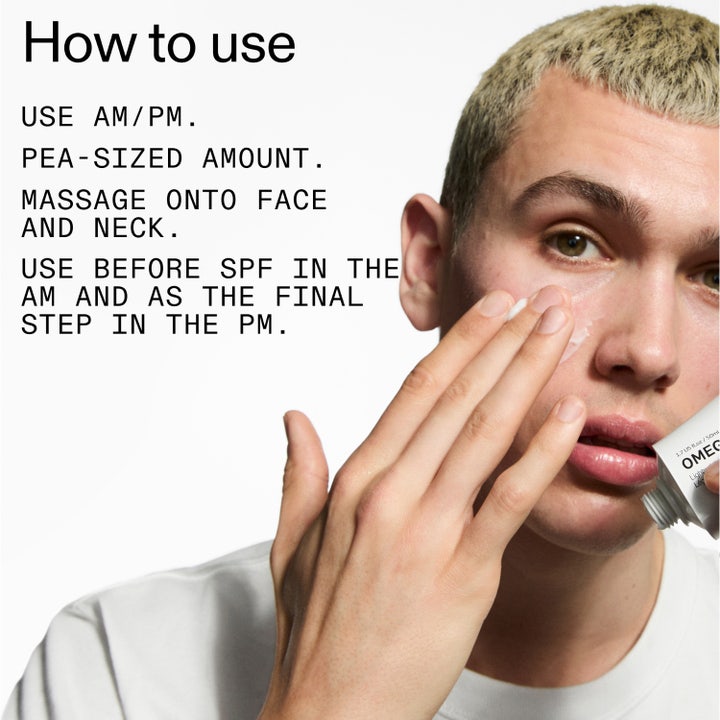 The INKEY List Omega Water Cream 50 ml fuktgivande vattenkräm som en person applicerar på huden vid instruktioner