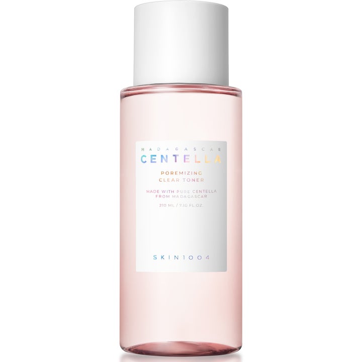Skin1004 Madagascar Centella Poremizing Clear Toner 210 ml centella ansiktsvatten känslig hud i ljusrosa flaska med vitt lock