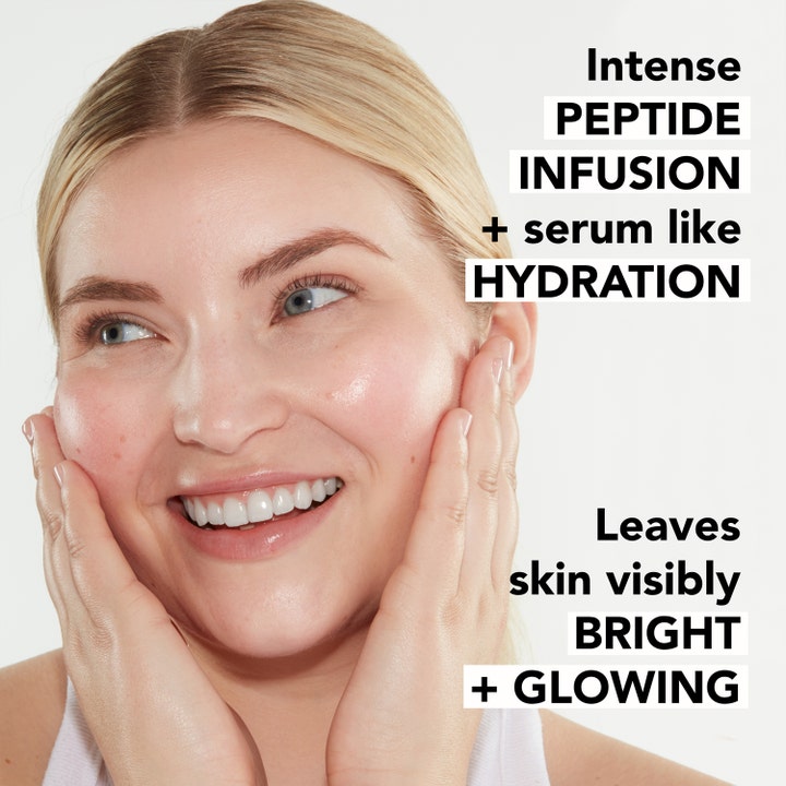 Mario Badescu Hydrating Glow Toner 236 ml ger lyster på leende kvinna med texten intense peptide infusion