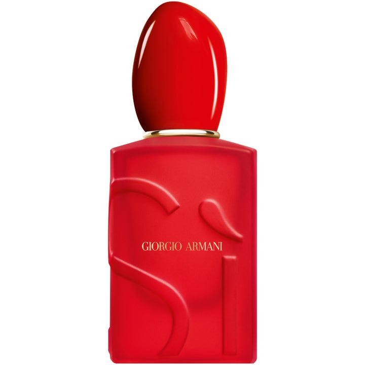 Armani Si Passione Red Bloom 50ml parfym i röd glasflaska med präglat mönster och matchande rundad kork