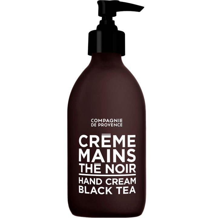 Compagnie de Provence Hand Cream Black Tea handkräm för daglig vård i en matt mörkbrun pumpflaska med vit text.