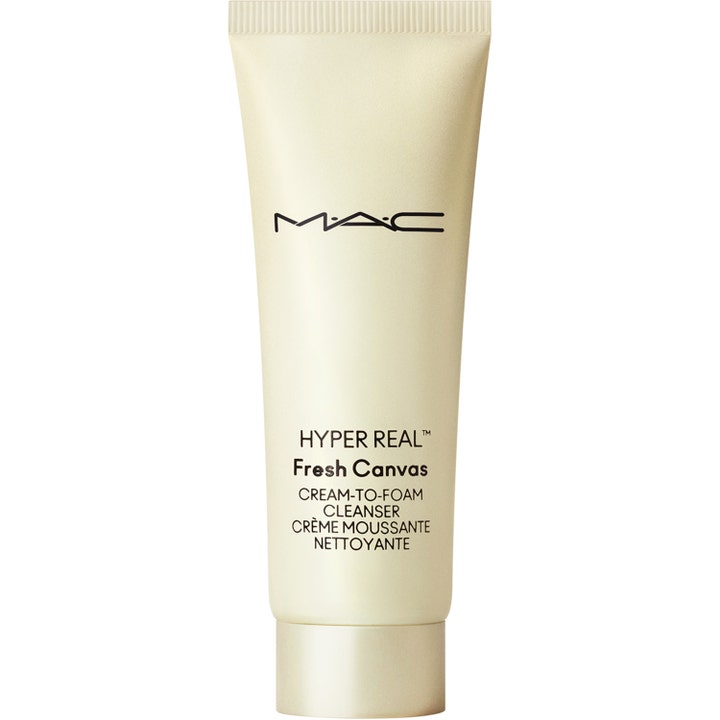 MAC Hyper Real Fresh Canvas rengöring som ger en fräsch bas i en stilren ljusgul tub med svart text