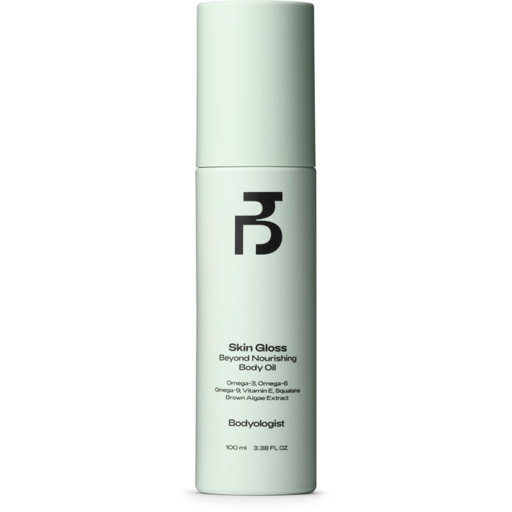 Bodyologist Skin Gloss Beyond Nourishing Body Oil 100 ml närande kroppsolja i en matt ljusgrön cylindrisk flaska.