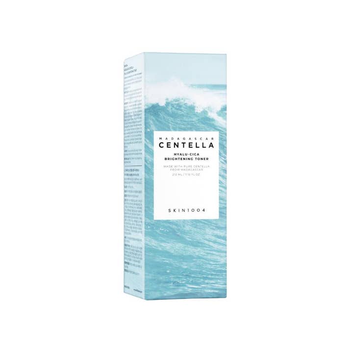SKIN1004 Madagascar Centella Hyalu-Cica Brightening Toner 210 ml centella återfuktande toner i blå box med havsvågor.