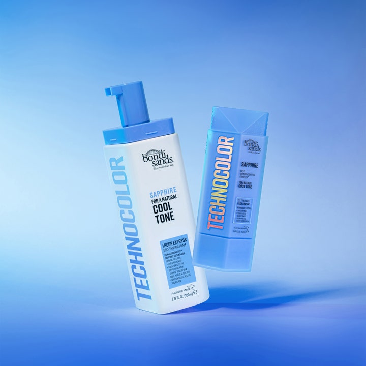 Bondi Sands Technocolor Self Tanning Face Serum Sapphire 50 ml ger fuktboost till ansiktet i blå rektangulär flaska.