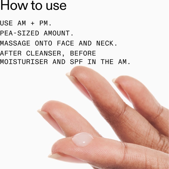 The INKEY List Polyglutamic Acid Serum 30 ml återfuktande serum visas som en klick på ett finger med instruktioner.